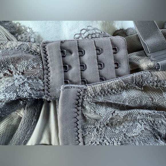 Victoria’s Secret Gray Lace Bra SZ 38DD - Picture 6 of 13